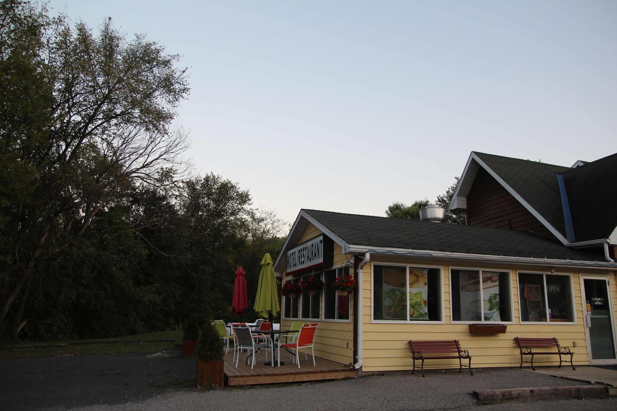 Apsley Inn And Restaurnt Exterior photo